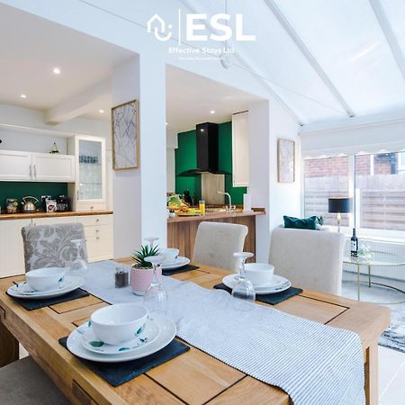 Open Plan - 3 Bedroom House - Garden And Outdoor Seating - Driveway Parking - Short Drive To City Centre Saughall Zewnętrze zdjęcie
