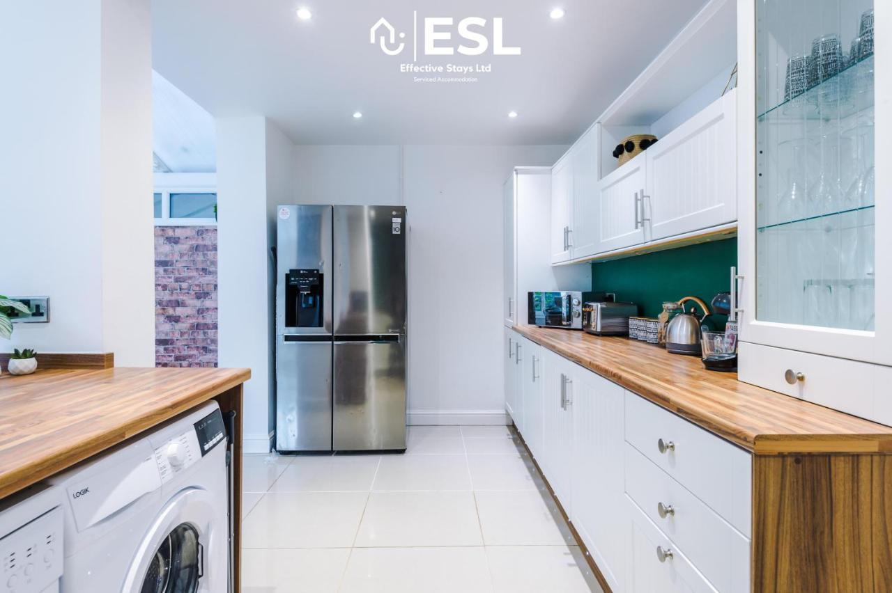 Open Plan - 3 Bedroom House - Garden And Outdoor Seating - Driveway Parking - Short Drive To City Centre Saughall Zewnętrze zdjęcie