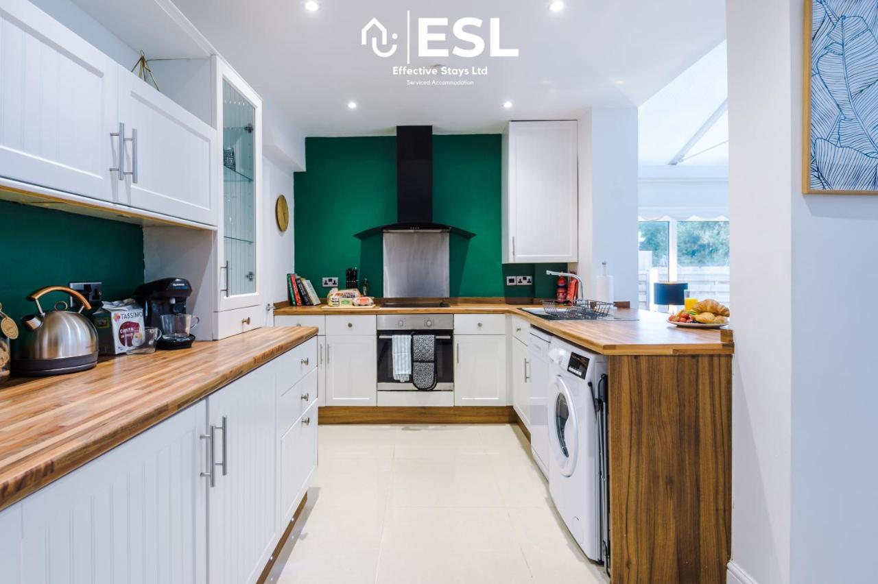 Open Plan - 3 Bedroom House - Garden And Outdoor Seating - Driveway Parking - Short Drive To City Centre Saughall Zewnętrze zdjęcie