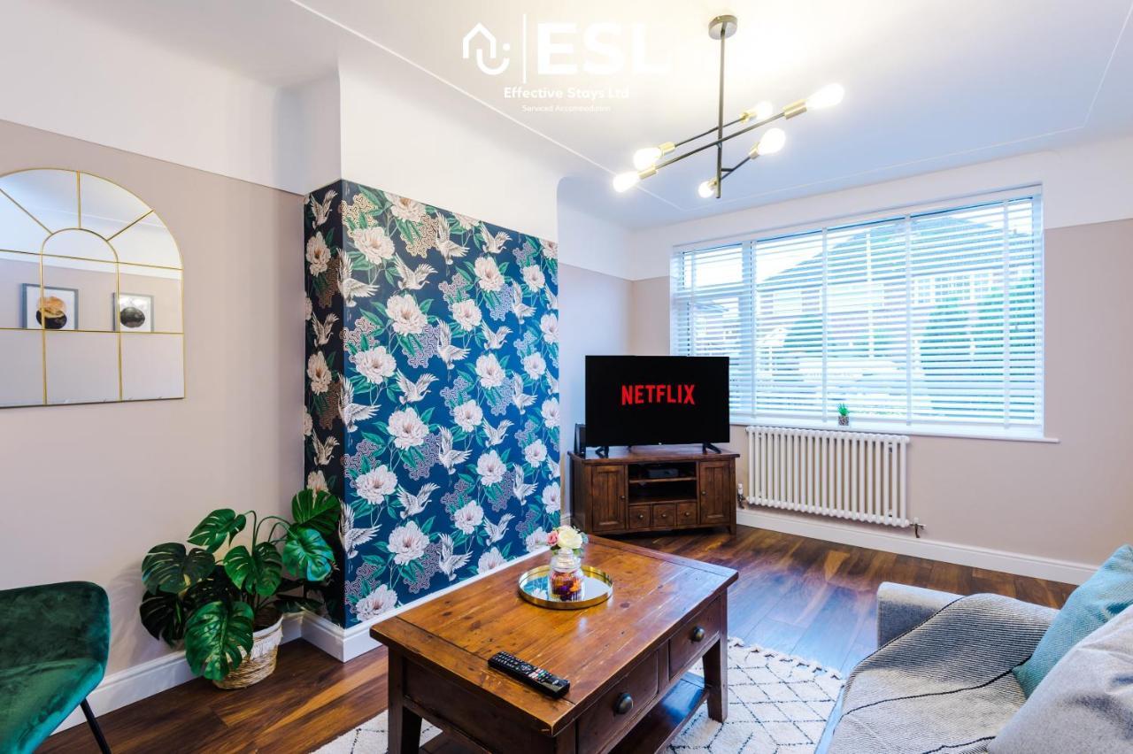 Open Plan - 3 Bedroom House - Garden And Outdoor Seating - Driveway Parking - Short Drive To City Centre Saughall Zewnętrze zdjęcie