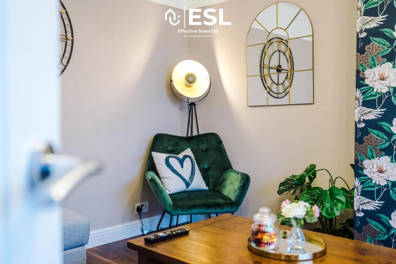 Open Plan - 3 Bedroom House - Garden And Outdoor Seating - Driveway Parking - Short Drive To City Centre Saughall Zewnętrze zdjęcie