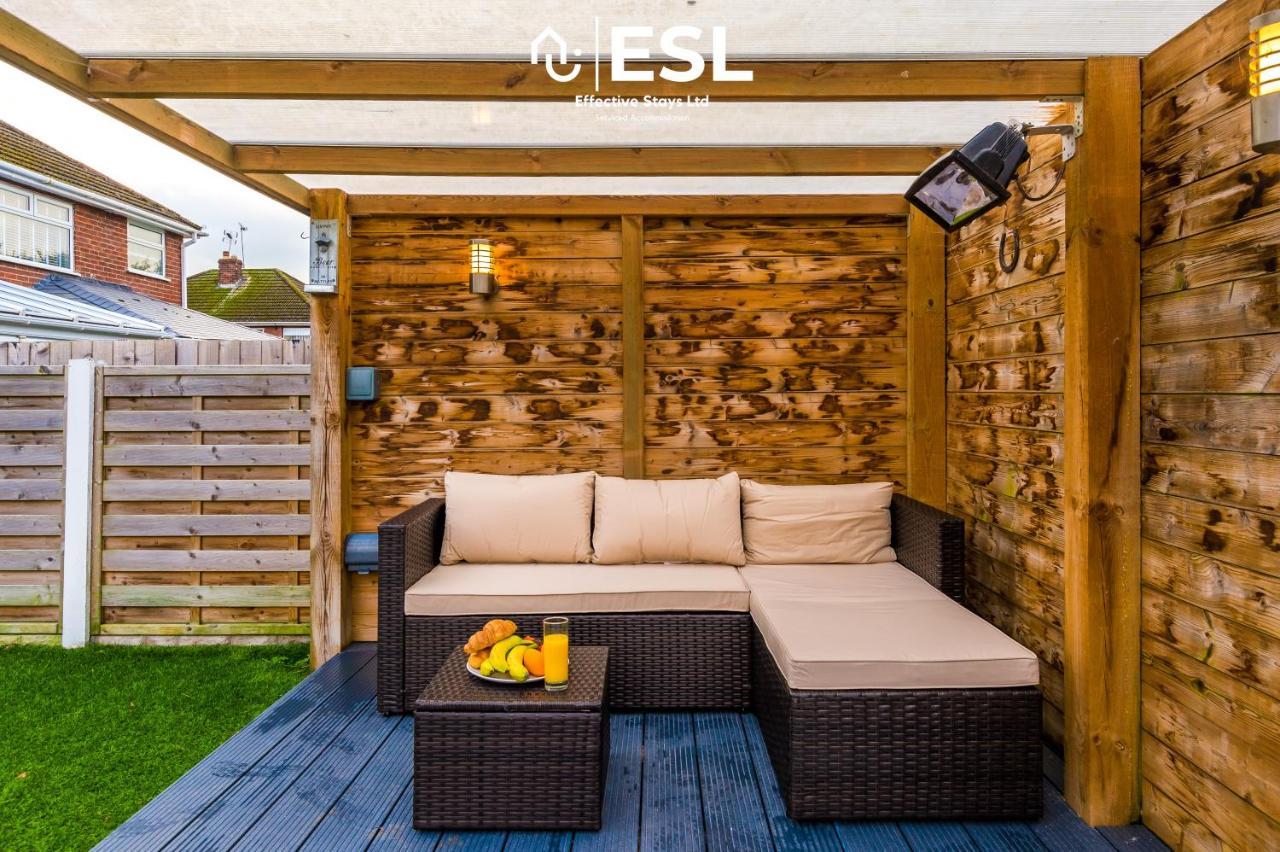 Open Plan - 3 Bedroom House - Garden And Outdoor Seating - Driveway Parking - Short Drive To City Centre Saughall Zewnętrze zdjęcie