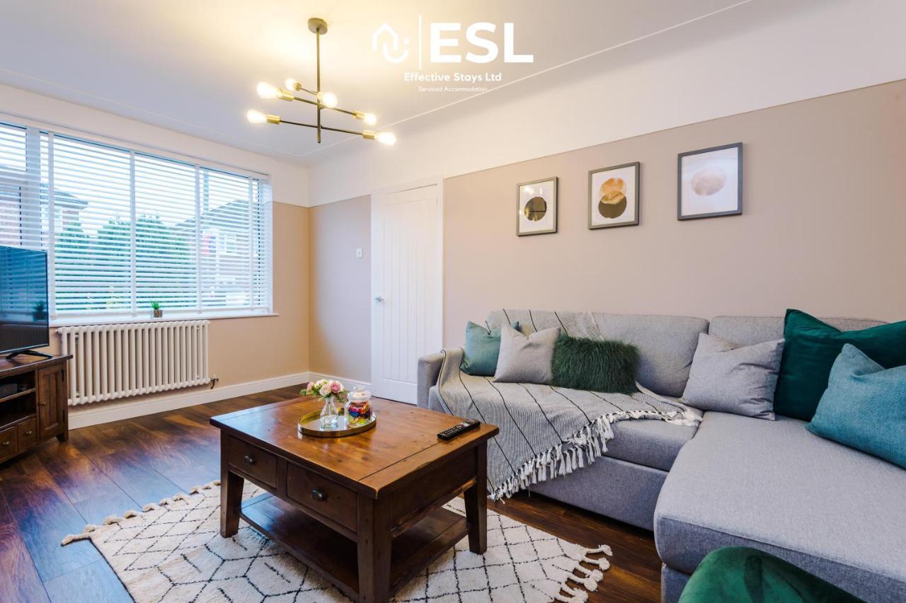 Open Plan - 3 Bedroom House - Garden And Outdoor Seating - Driveway Parking - Short Drive To City Centre Saughall Zewnętrze zdjęcie