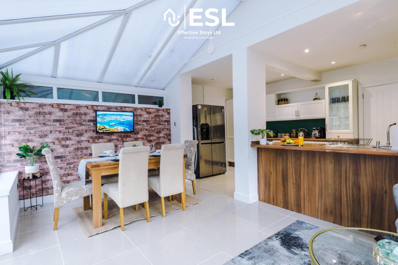 Open Plan - 3 Bedroom House - Garden And Outdoor Seating - Driveway Parking - Short Drive To City Centre Saughall Zewnętrze zdjęcie