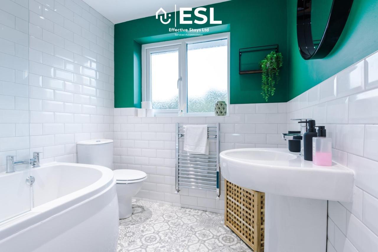 Open Plan - 3 Bedroom House - Garden And Outdoor Seating - Driveway Parking - Short Drive To City Centre Saughall Zewnętrze zdjęcie